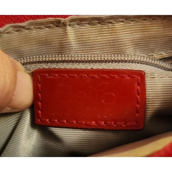 Beijo Red Patent Leather Clutch Wallet With Zip Closure & Internal Pockets Flaw - Picture 5 of 9